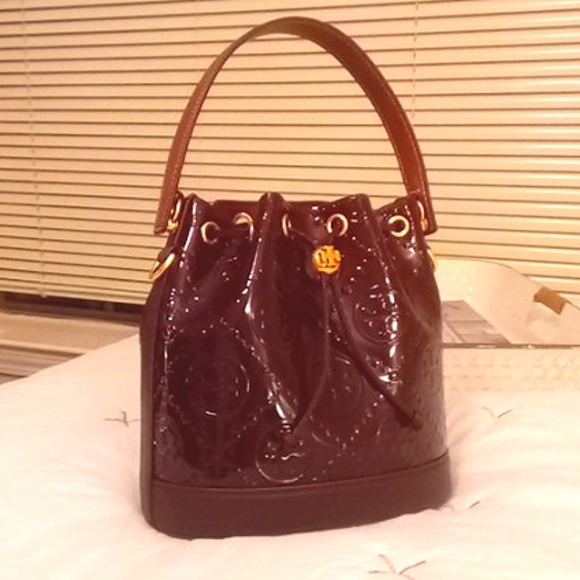 Tory Burch T Monogram Patent Embossed Bucket Bag & Wallet in Albarossa - Picture 13 of 17